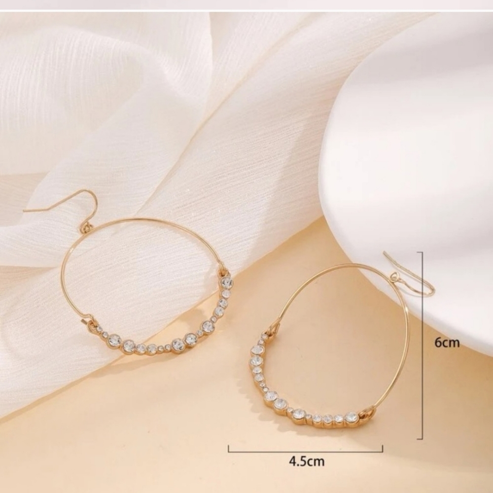 🤍3/$30 Golden Rhinestone Hoop Earring - Picture 2 of 3
